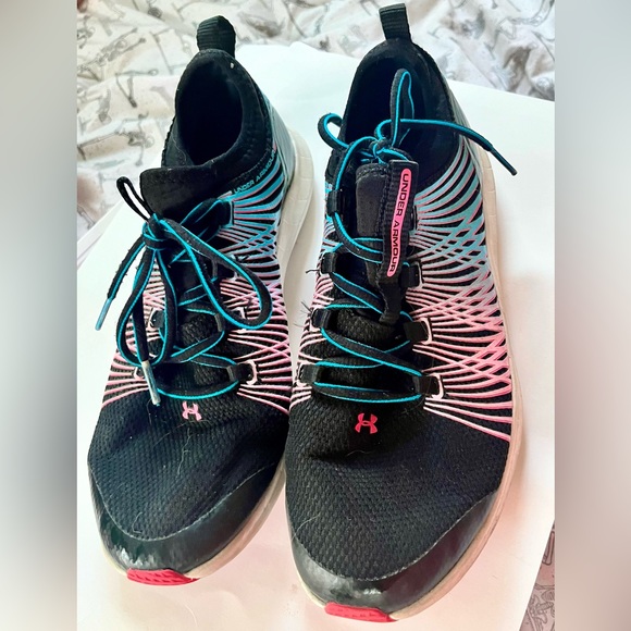 Under Armour Girl’s size 6y - Picture 2 of 2